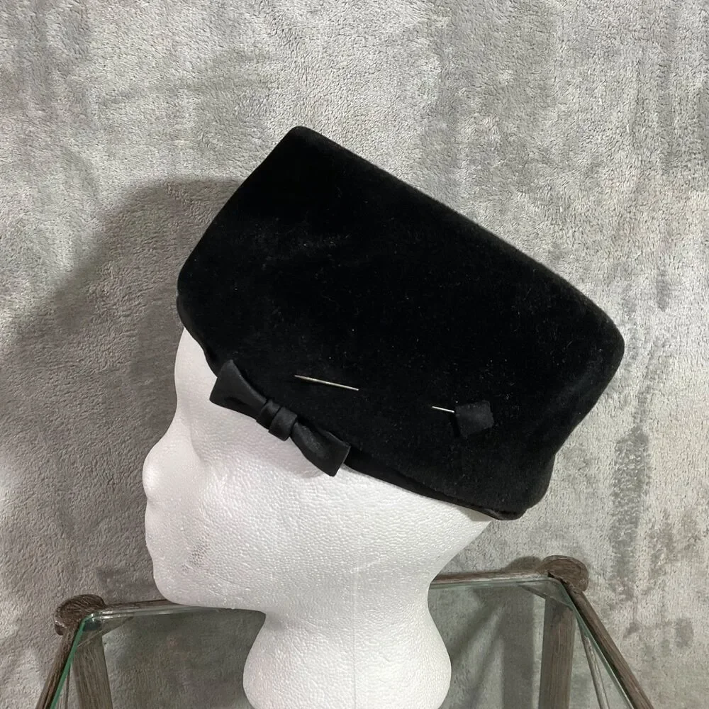 VTG Pierre Renaud Sakowitz Salon Pill Box Hat Black Velvet w hat pin/ Bow